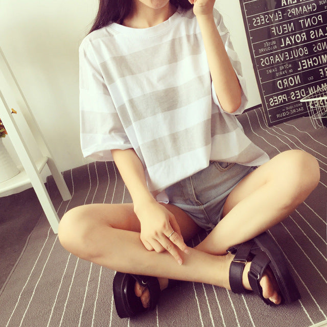 Women's striped oversized T-shirt made of lightweight cotton blend Lune London