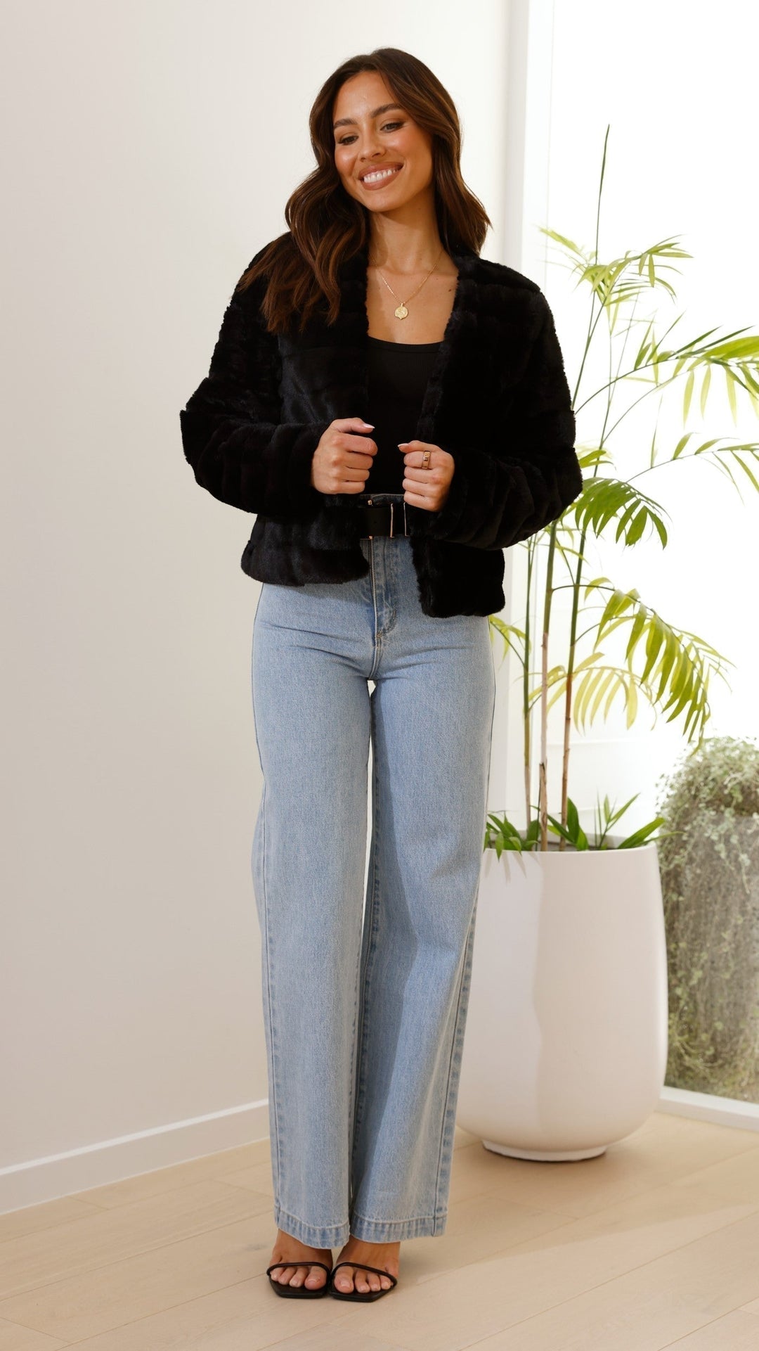 Lune London | Short Jacket - Structured Fit - Quilted Design - Open Front
