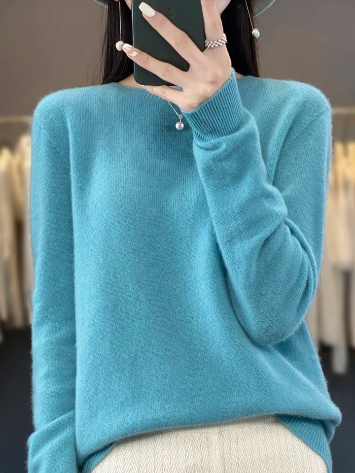 Chic Und Stil | Women's Round Neck Soft Elegant Knit Sweater
