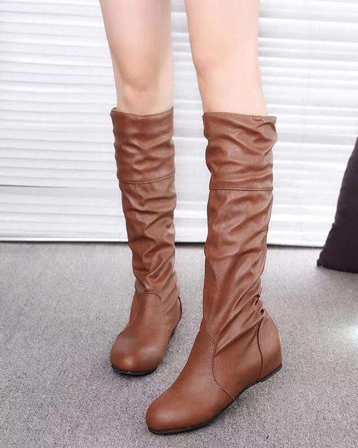 Chic und Stil | Flat Boots with Folds Up To The Knee