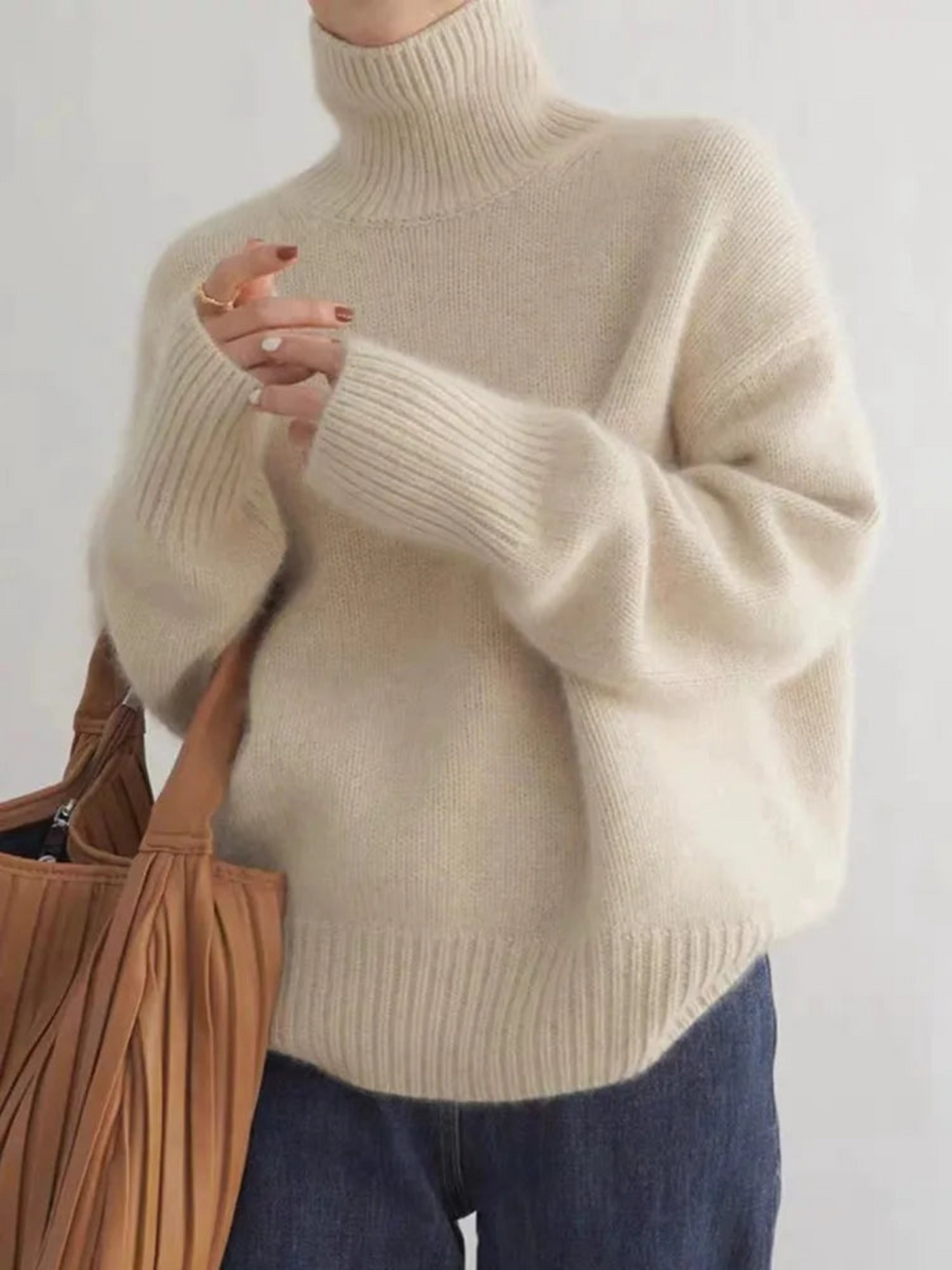Lune London | Cozy turtleneck sweater in Korean style - Trendy oversized knit for autumn and winter