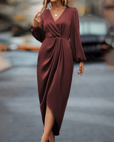 Amarae | Elegant dress with lantern sleeves and a V neckline.