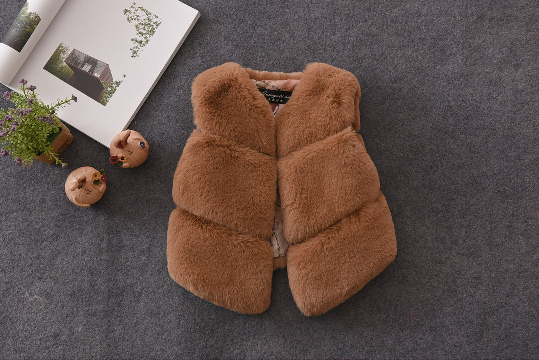 Ladies Cozy Faux Fur Jacket with High Collar Lune London