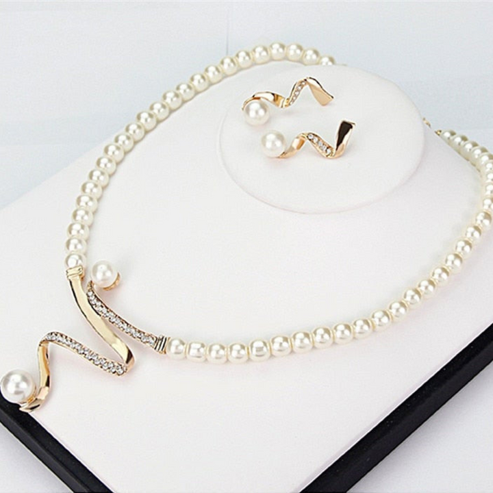 Amarae | Natürliche Perlenkette + Ohrring Satz Gold
