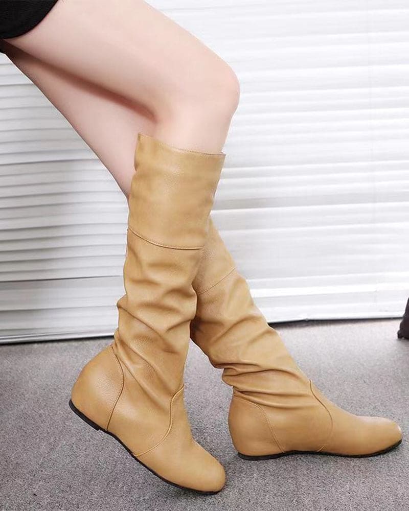 Chic und Stil | Flat Boots with Folds Up To The Knee