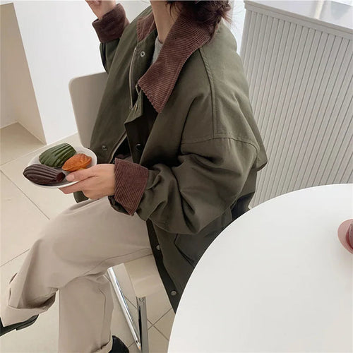 Amarae | Women's vintage-style jacket with a turn-down collar and large pockets