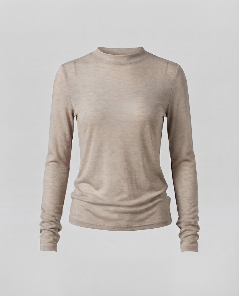 Women finely knitted long-sleeve shirt with round neckline and slim fit Amarae