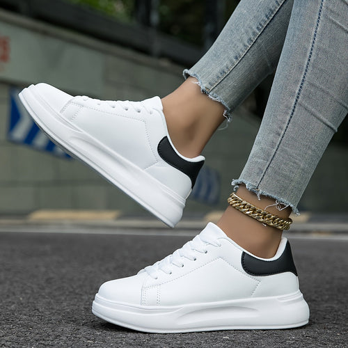 Chic und Stil | Clean White Sneakers for Women White