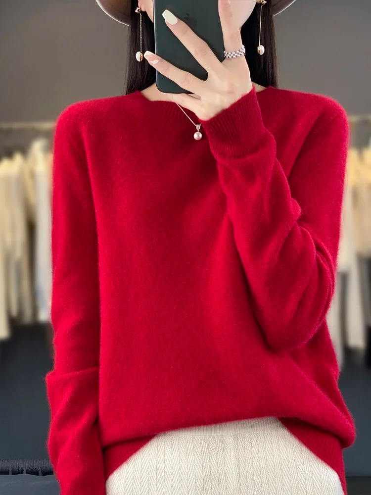 Chic Und Stil | Women's Round Neck Soft Elegant Knit Sweater