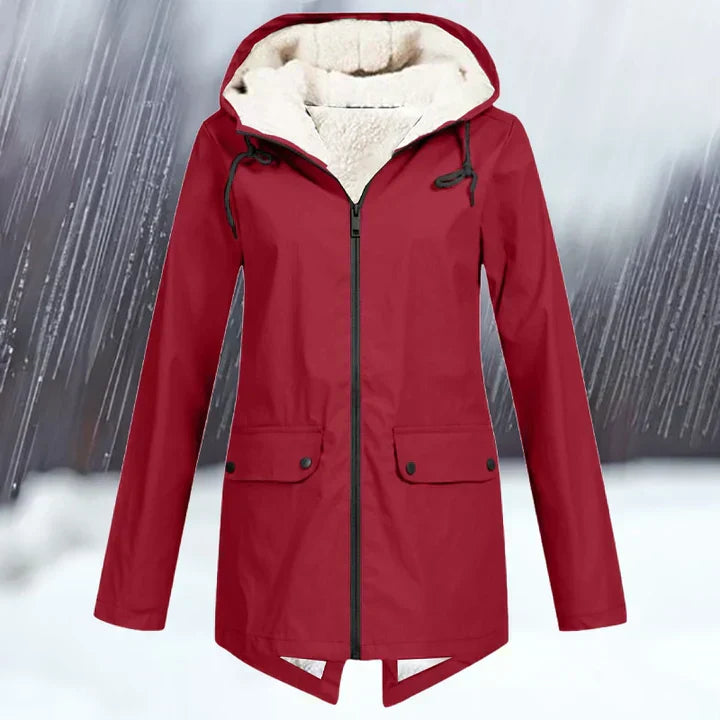 Amarae | a waterproof jacket with hood and reinforcement
