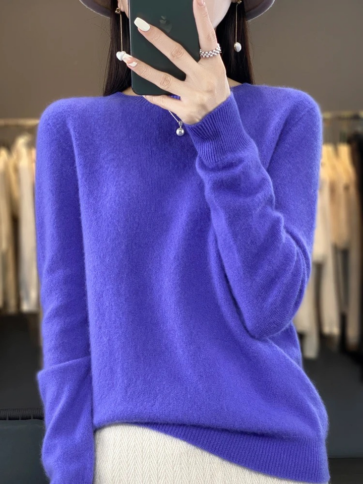 Chic Und Stil | Women's Round Neck Soft Elegant Knit Sweater