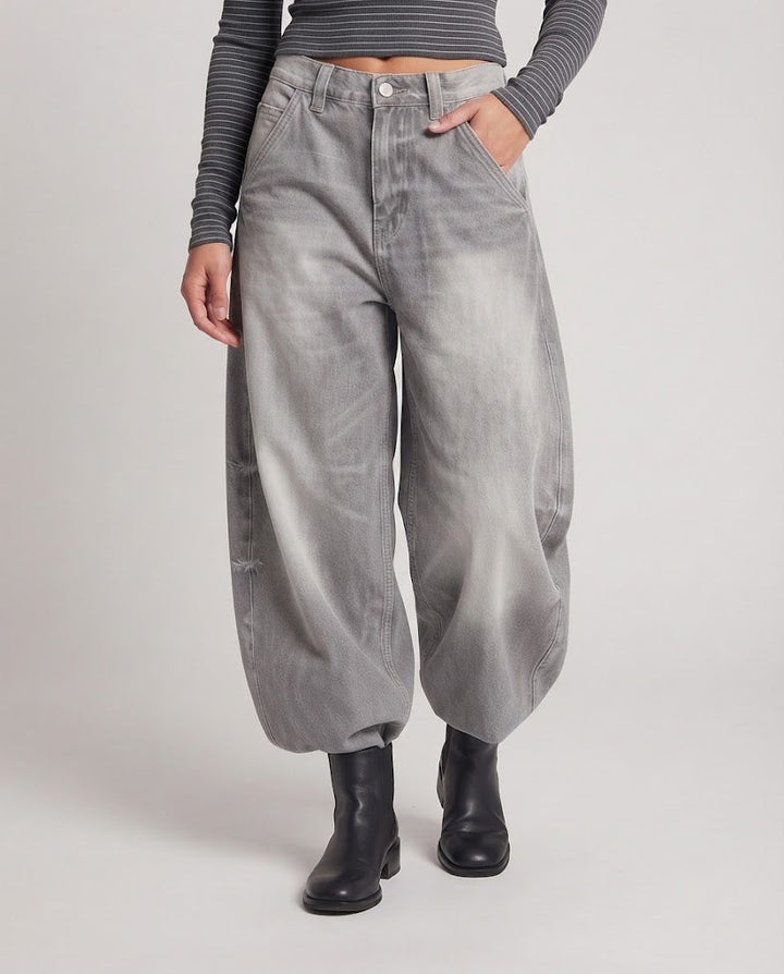Ladies floor-length palazzo denim jeans with balloon-shaped leg and soft used-fade Amarae