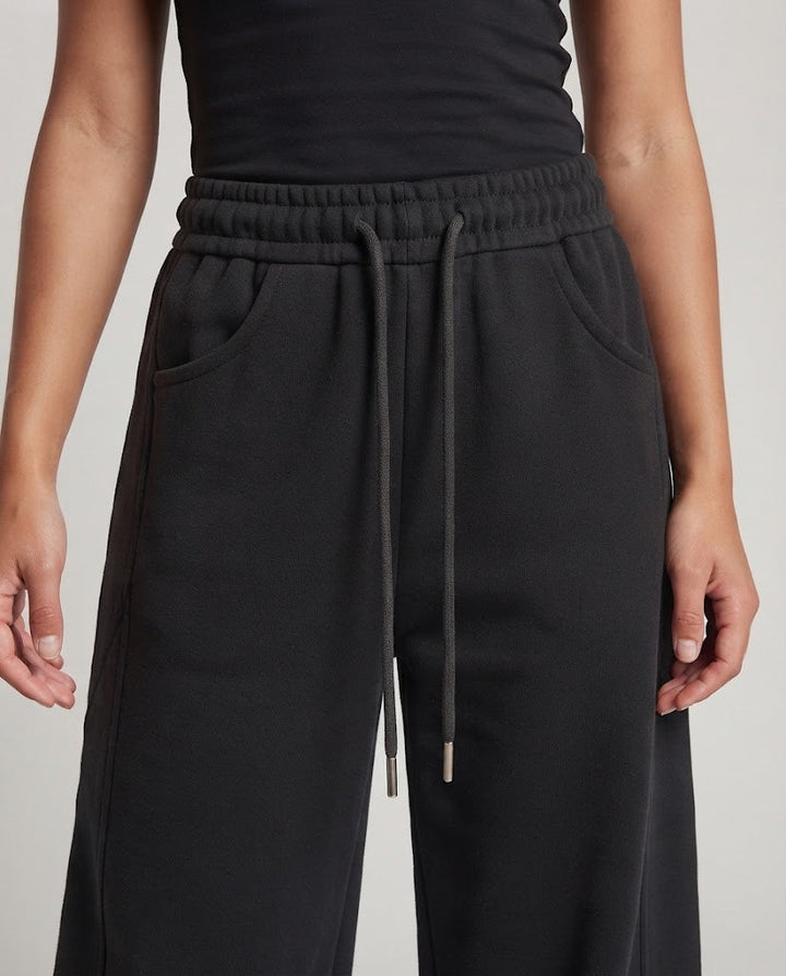 Ladies Comfortable and Loose Leisure Pants with Elastic Waist Amarae