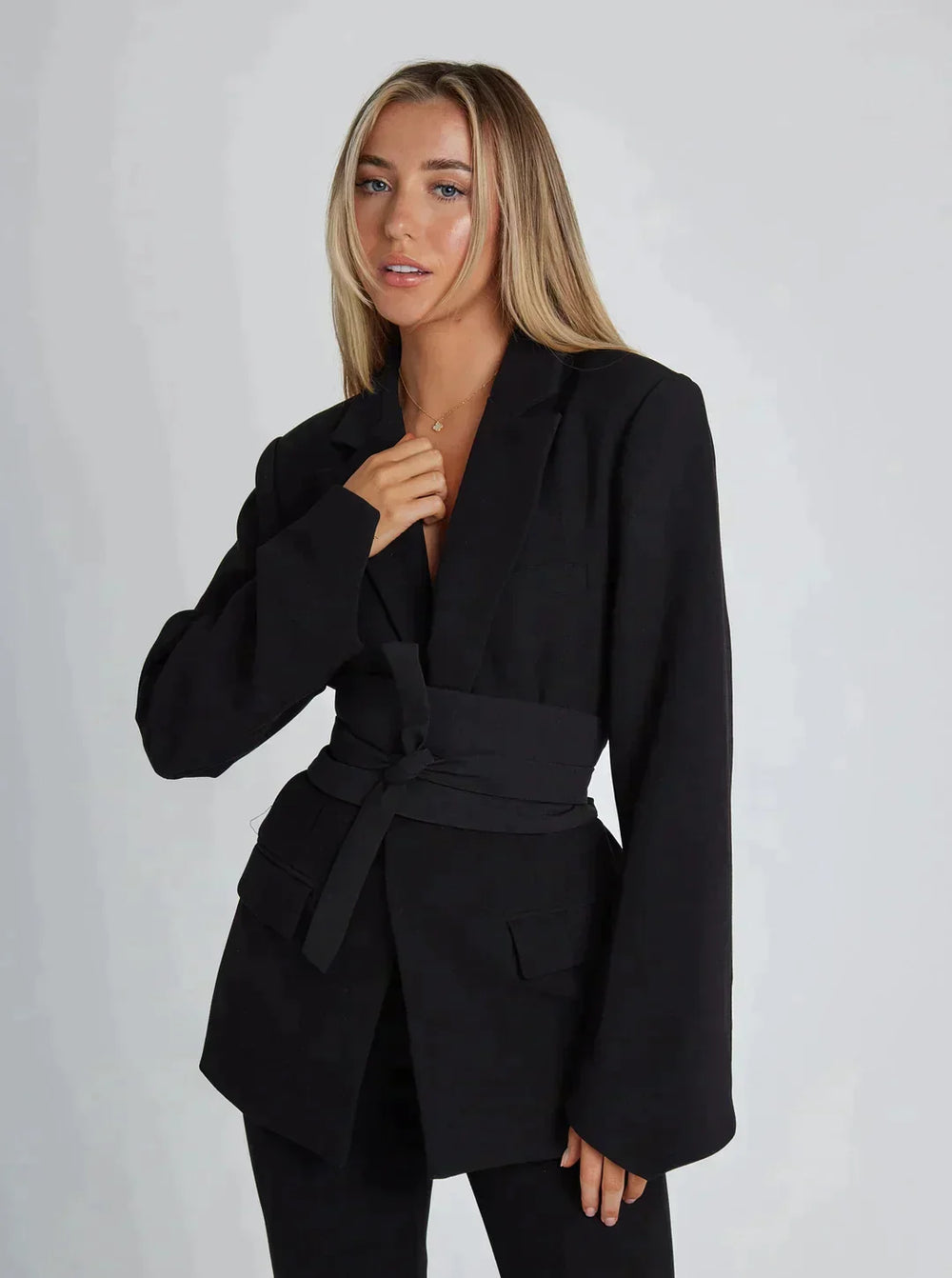 Lune London | Chic blazer with belt and wide sleeves