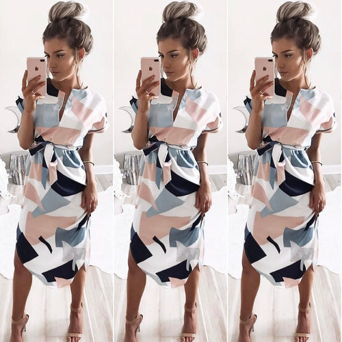 Robe midi femme avec motif géométrique moderne et nœud ajusté Chic & Stil