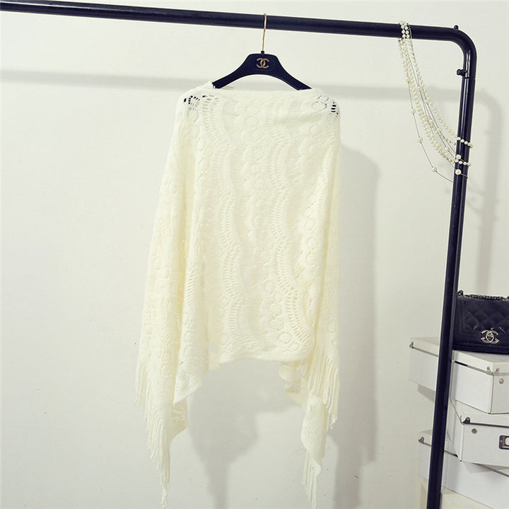 Ladies Fine crochet cape with fringes Lune London