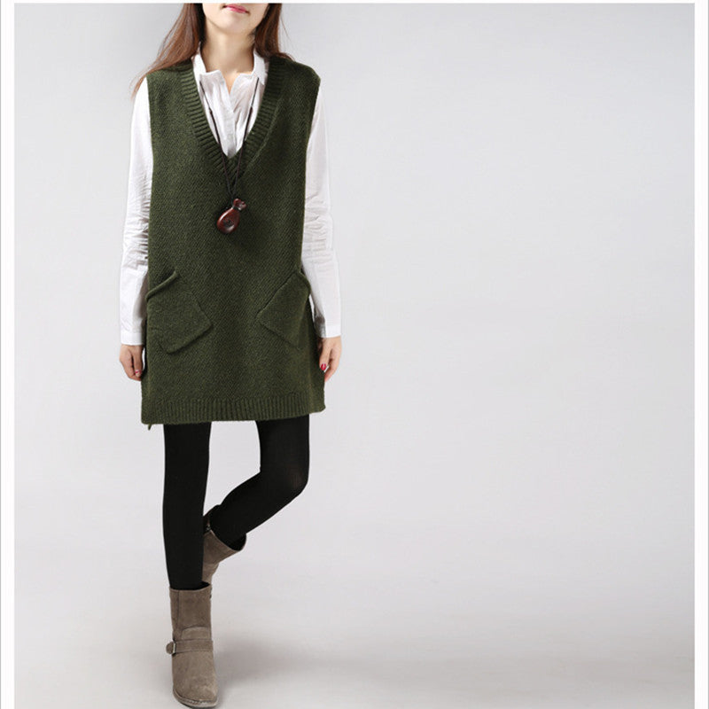 Knitted cardigan for women with V-neck and patch pockets Lune London