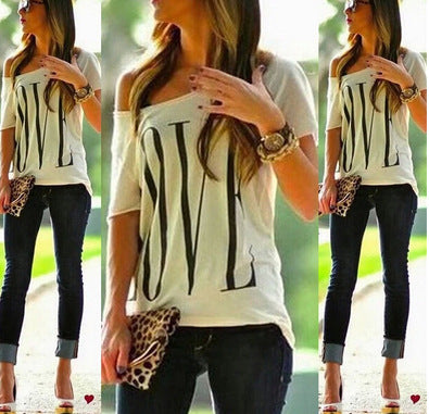 T-shirt femme à épaule dénudée avec grande inscription Chic & Stil