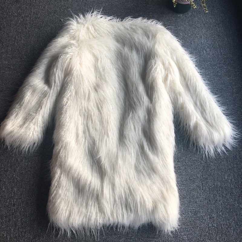 Faux fur coat for women with a luxurious texture Lune London