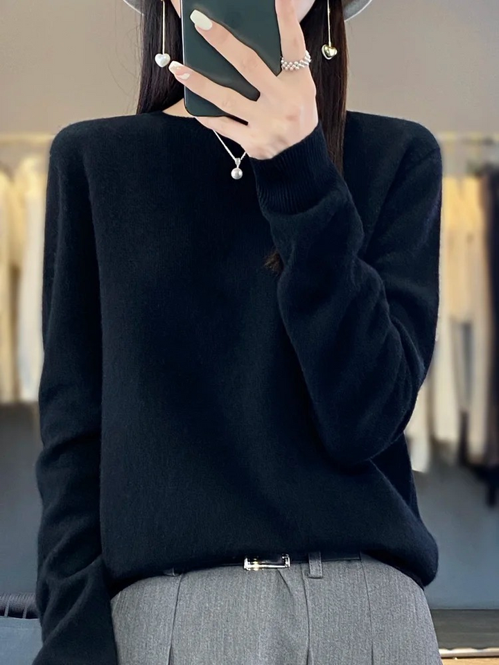 Chic Und Stil | Women's Round Neck Soft Elegant Knit Sweater