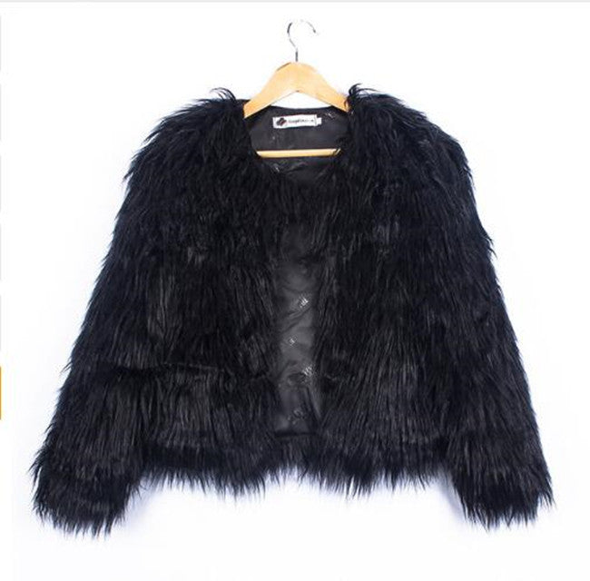 Faux fur jacket for women with a voluminous cut and an elegant collar Lune London