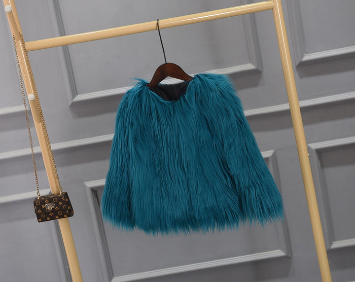 Ladies Luxurious Faux Fur Jacket with Voluminous Collar Lune London