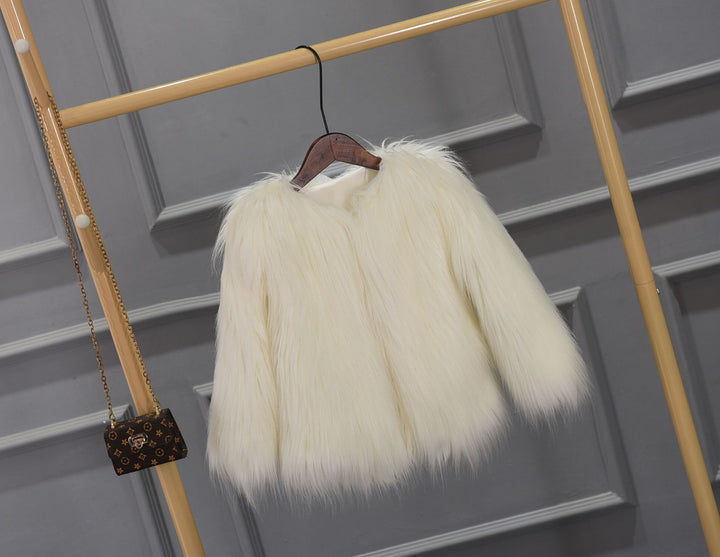 Ladies Luxurious Faux Fur Jacket with Voluminous Collar Lune London