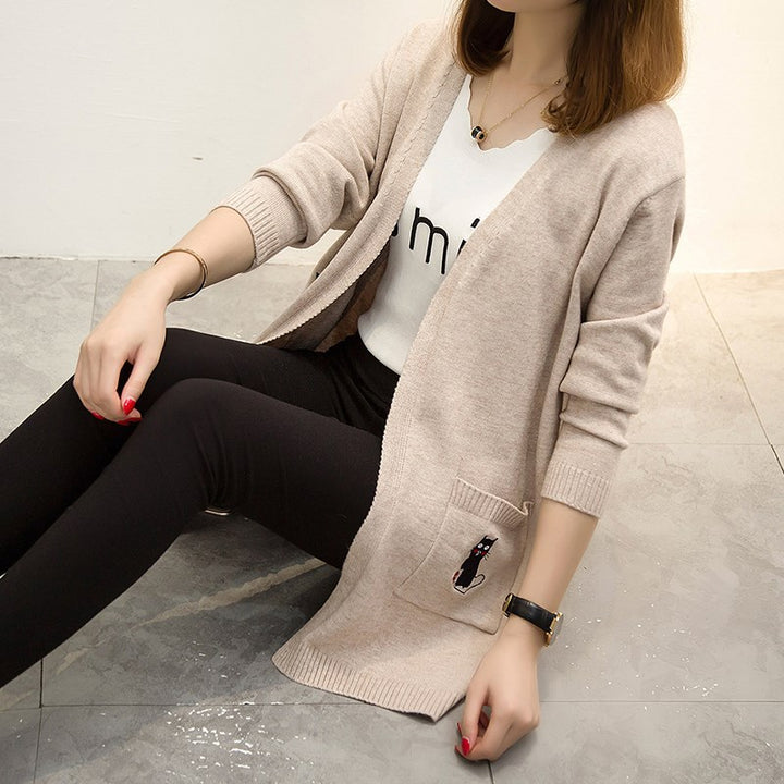 Cardigan pour femmes avec un motif de chat ludique et poches profondes Chic & Stil