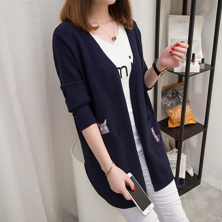 Cardigan pour femmes avec un motif de chat ludique et poches profondes Chic & Stil