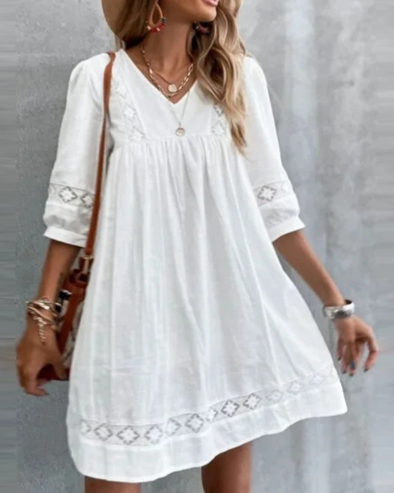 Lune London | Solid Lace Dress with V-Neck and Three-Quarter Sleeves