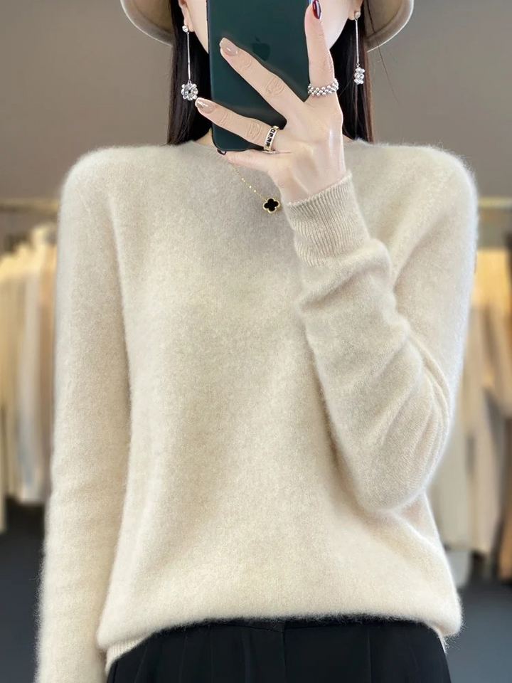 Chic Und Stil | Women's Round Neck Soft Elegant Knit Sweater