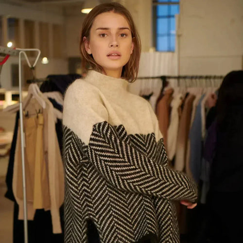 Amarae | Classic Turtleneck Sweater for Women