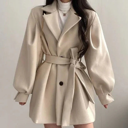 Amarae | More elegant, figure-hugging women's coat