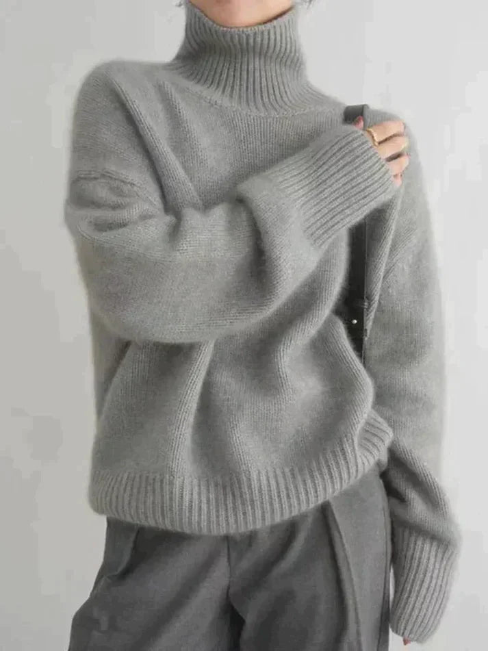 Elegant cashmere sweater with turtleneck