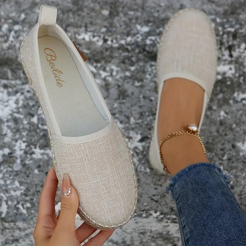 Chic und Stil | Espadrilles, Flat, Lightweight, Canvas Shoes, Shoes for The Summer