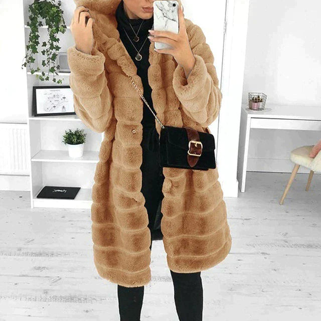 Lune London – Coat in soft faux fur