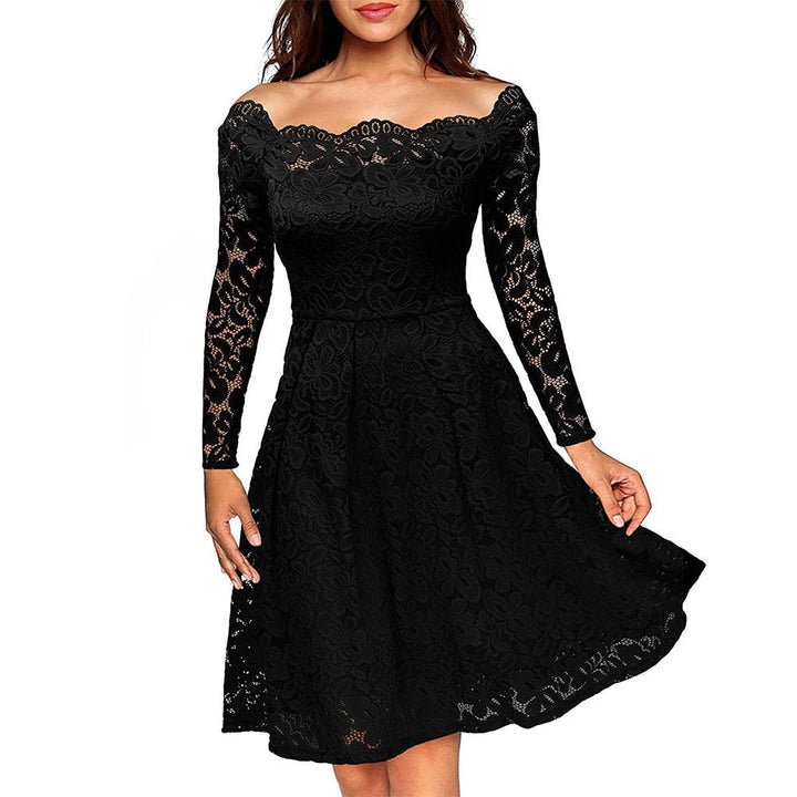 Lune London | Lace dress with a slit at the neckline and sleeves