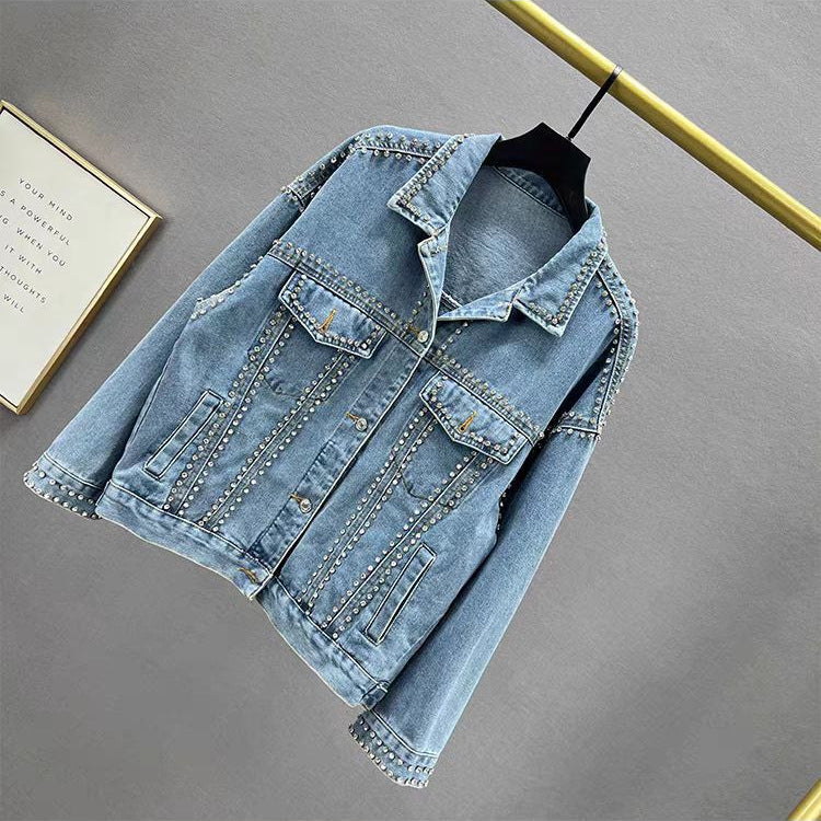 Veste en denim à la mode pour femmes avec des clous décoratifs Chic & Stil