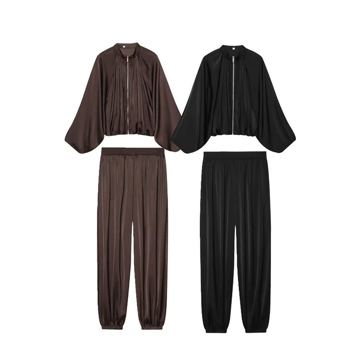 Women's cape jacket with central zipper, wide cape cut and voluminous bat sleeves Amarae