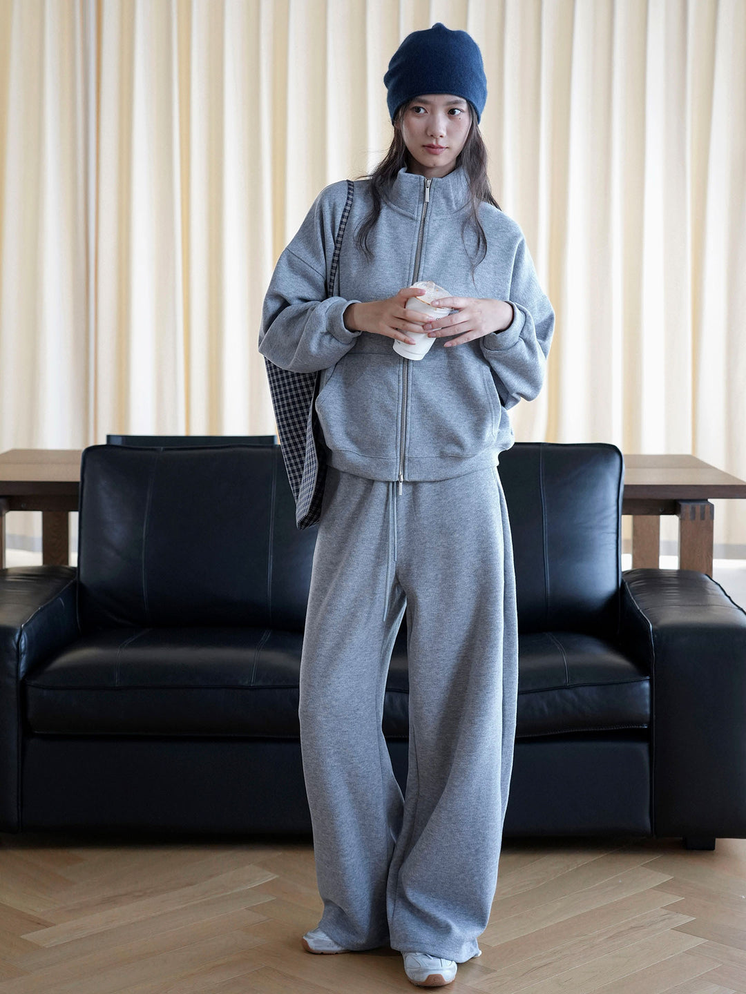 Women's zip sweatshirt with stand-up collar and wide jogging pants set Amarae