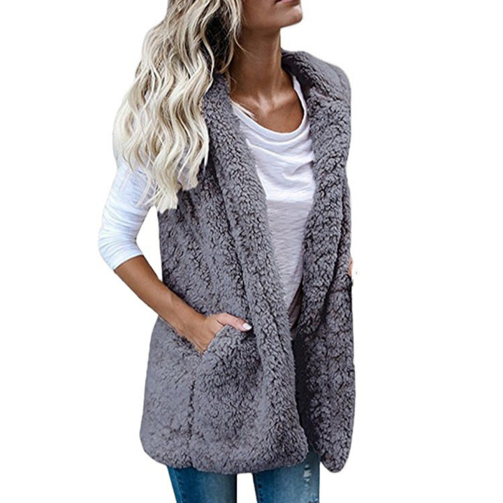 Ladies Cozy Fleece Jacket with Ergonomic Cut and Large Pockets Lune London