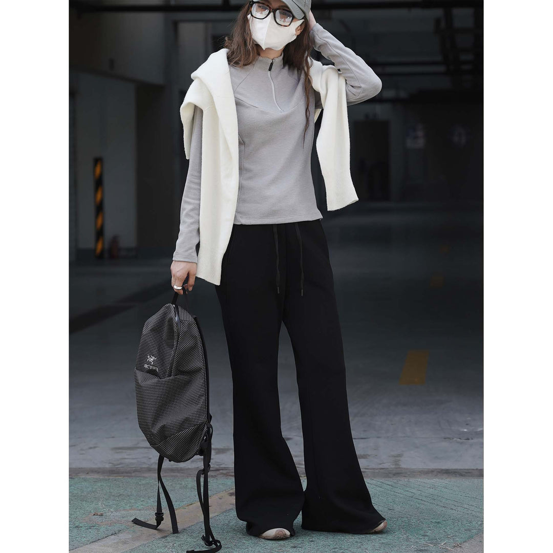 Women's fine-knit shirt with short zipper, raglan sleeves, and tailored seam design Amarae