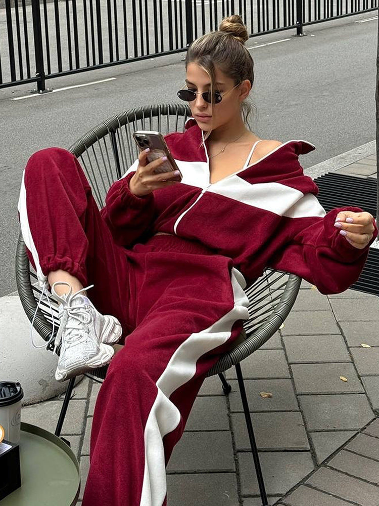 Women’s fleece jogging set with zipper and practical design Lune London
