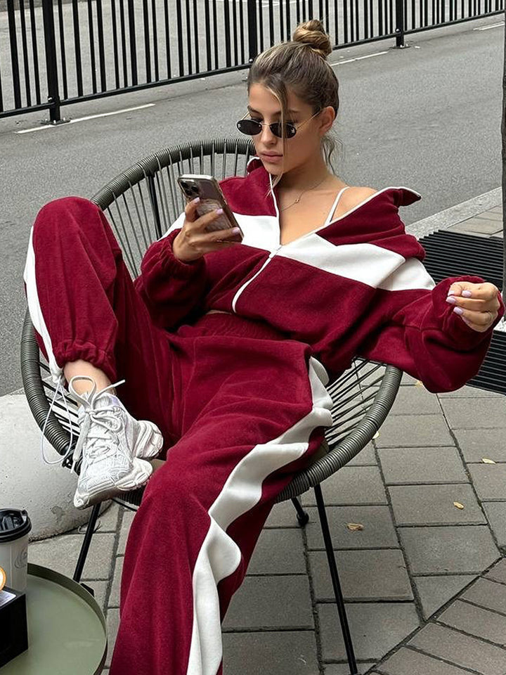 Women’s fleece jogging set with zipper and practical design Lune London