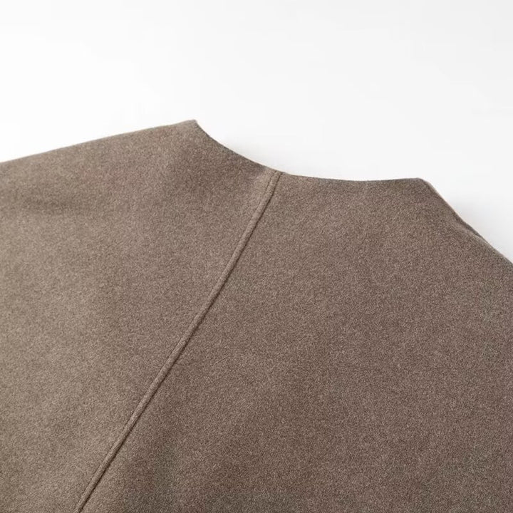 Elegant and fashionable women's jacket with structured fabric and long sleeves Lune London