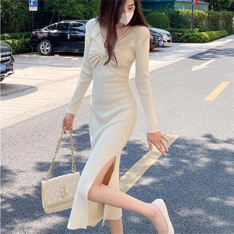 Robe tricotée pour femmes avec un décolleté en V profond et une fente sur le côté Chic & Stil