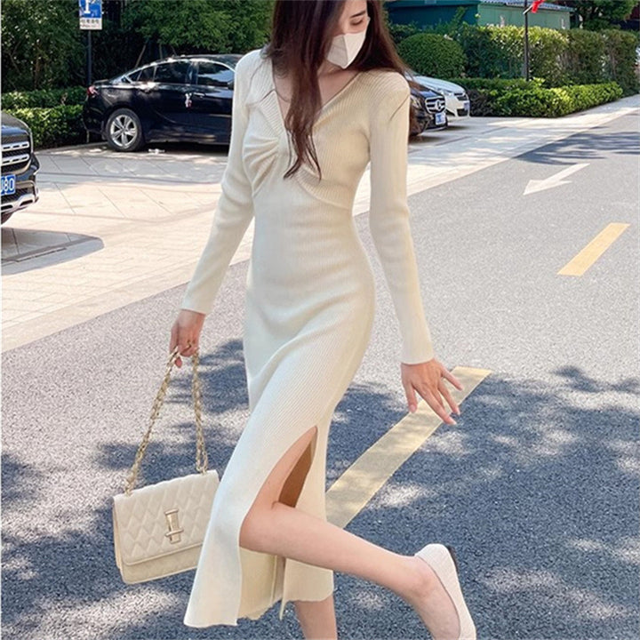 Robe tricotée pour femmes avec un décolleté en V profond et une fente sur le côté Chic & Stil