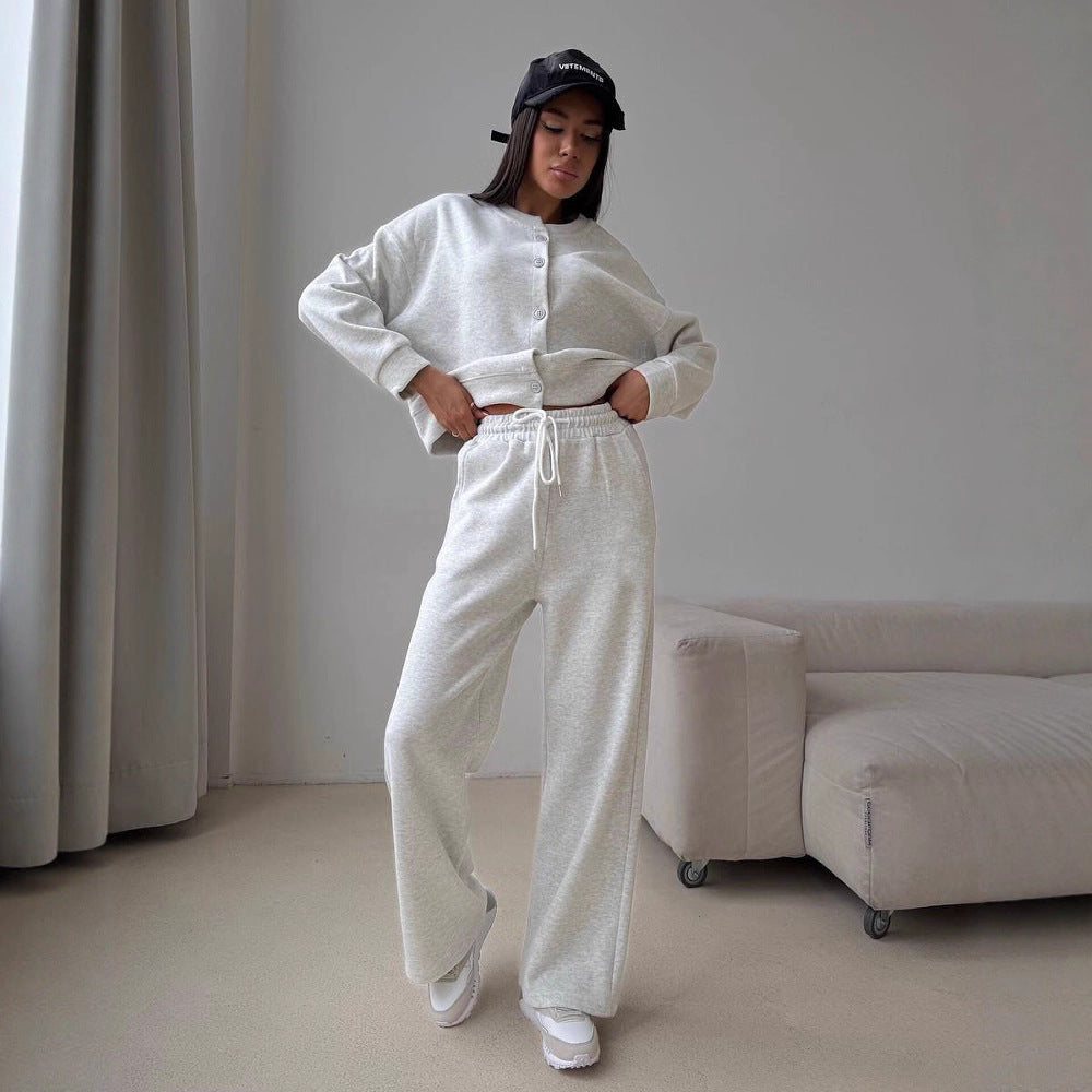 Comfortable lounge set for women with button details and elastic cuffs Lune London
