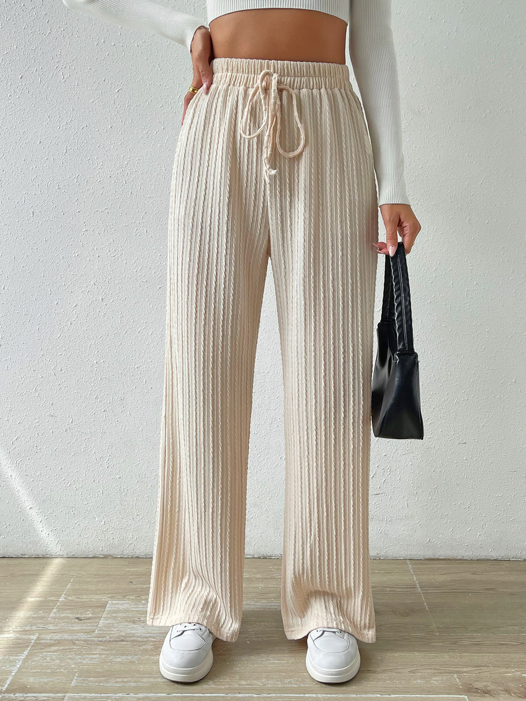 Comfortable lounge pants for women with elastic waistband and ribbed structure Lune London