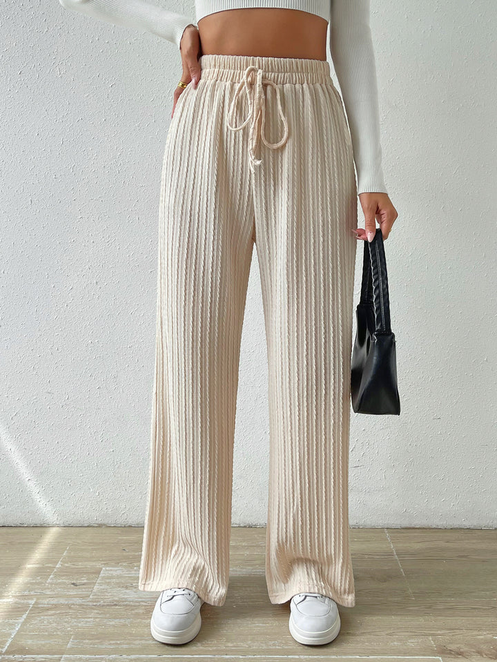 Comfortable lounge pants for women with elastic waistband and ribbed structure Lune London